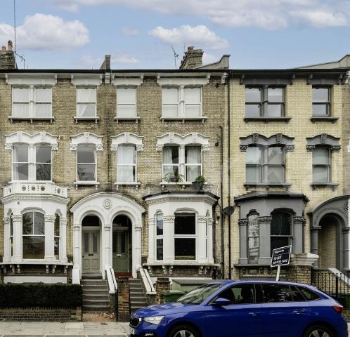 			2 Bedroom, 1 bath, 1 reception Flat			 Coverdale Road, Shepherds Bush